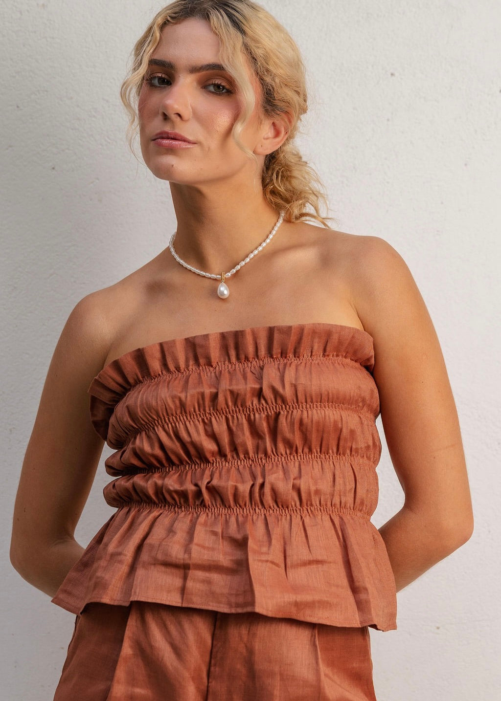STRAPLESS SHIRING TOP- ESPRESSO