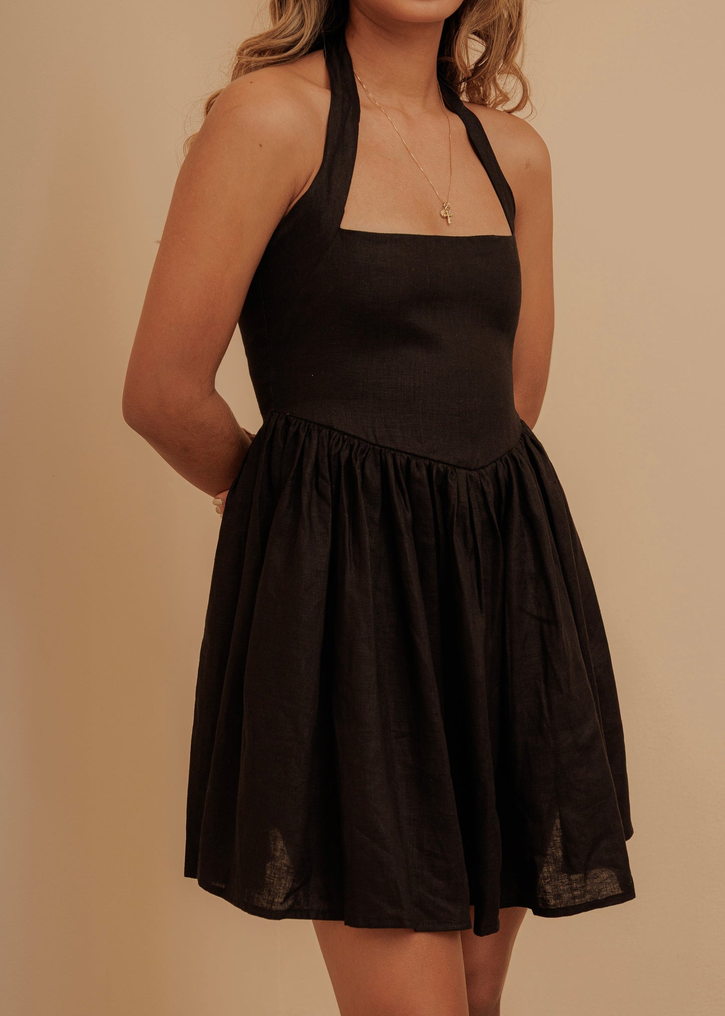 BACK BOW MINI DRESS - BLACK