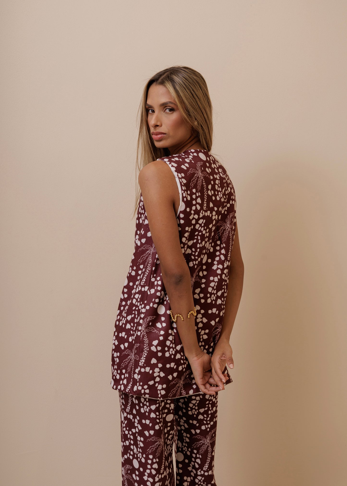 CARIBBEAN NIGHTS VEST- BURGUNDY