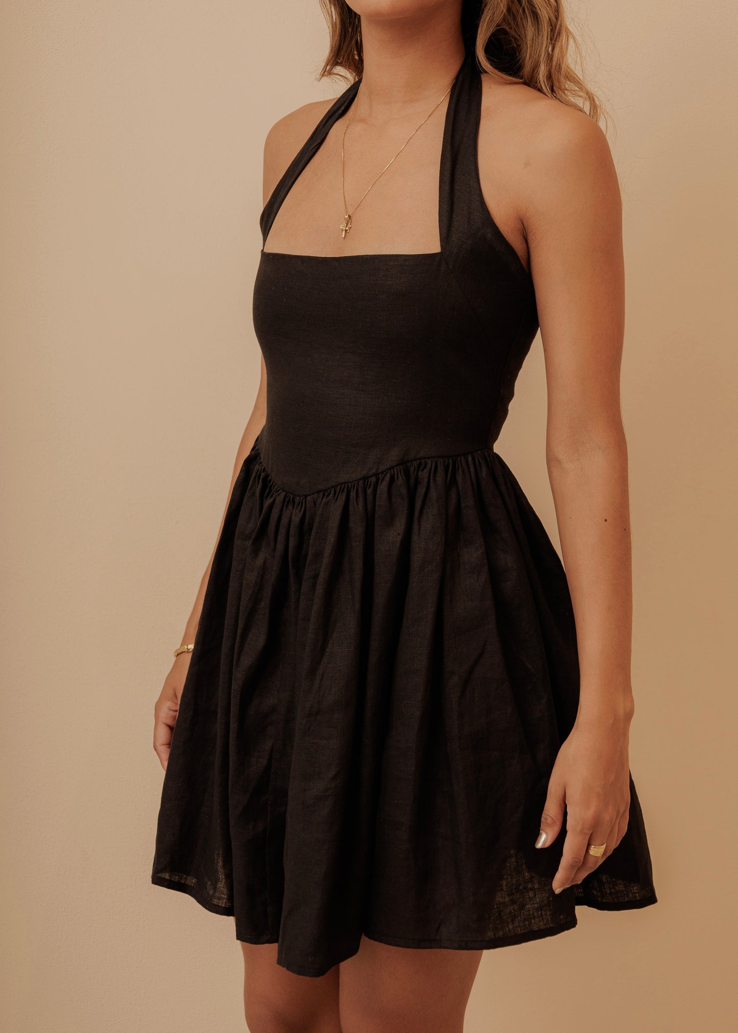 BACK BOW MINI DRESS - BLACK
