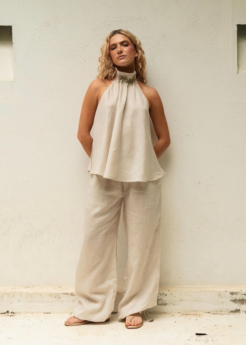 HALTER BACKLESS TOP - SAND