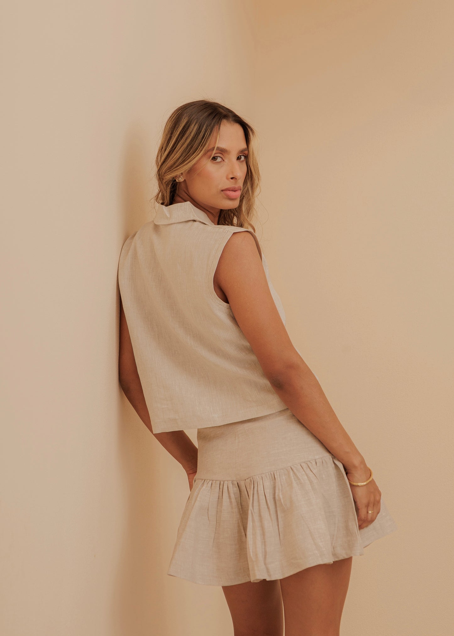 SLEEVELESS SHIRT - SAND