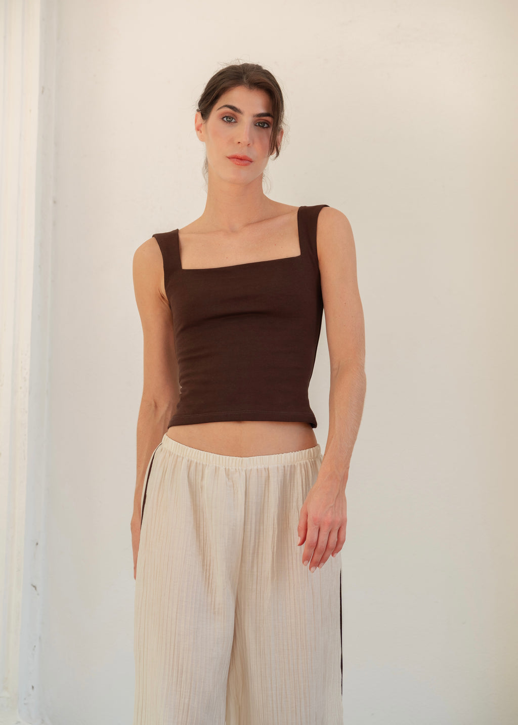 Sleeveless Squared Top -Deep Brown