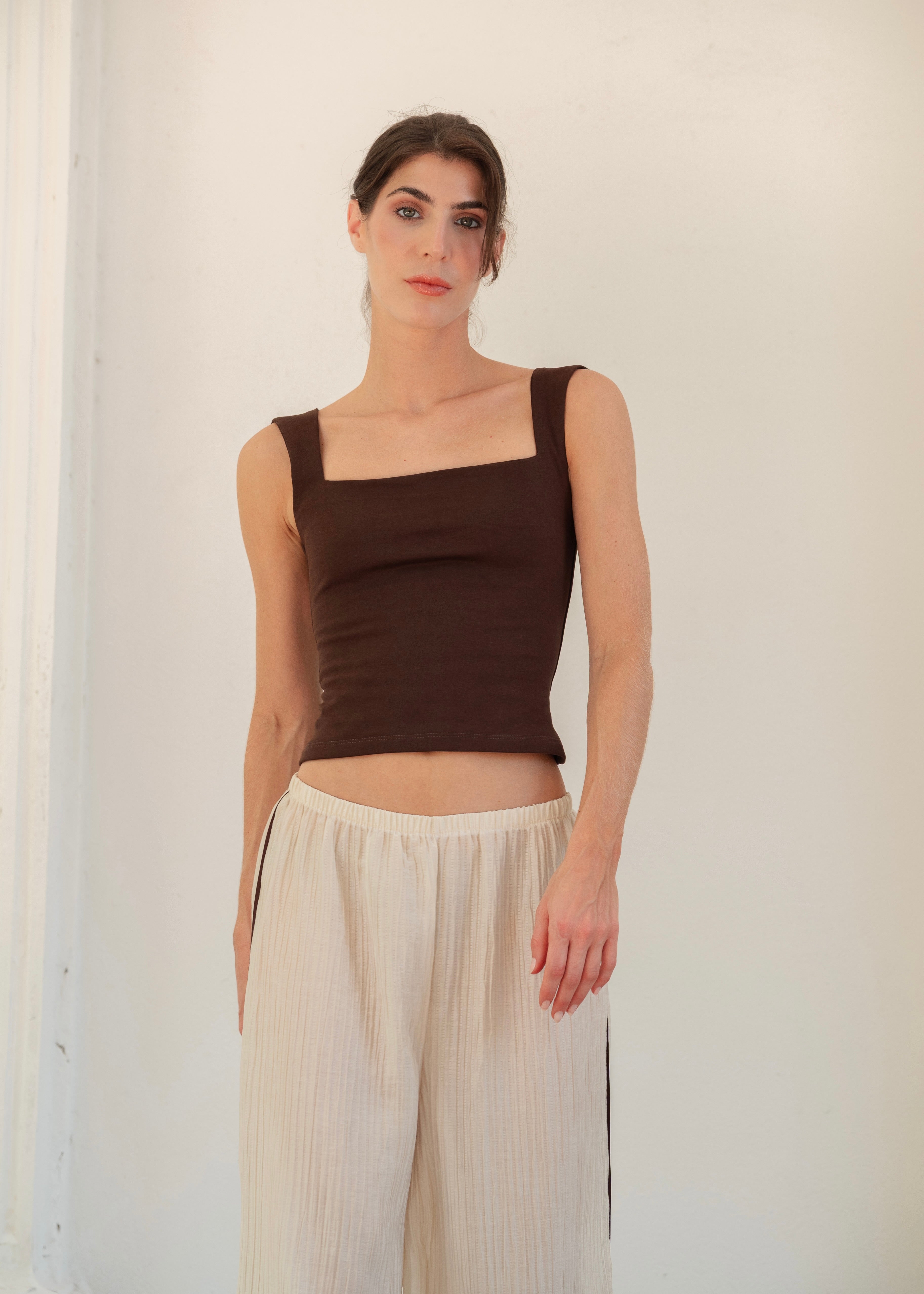 Sleeveless Squared Top -Deep Brown