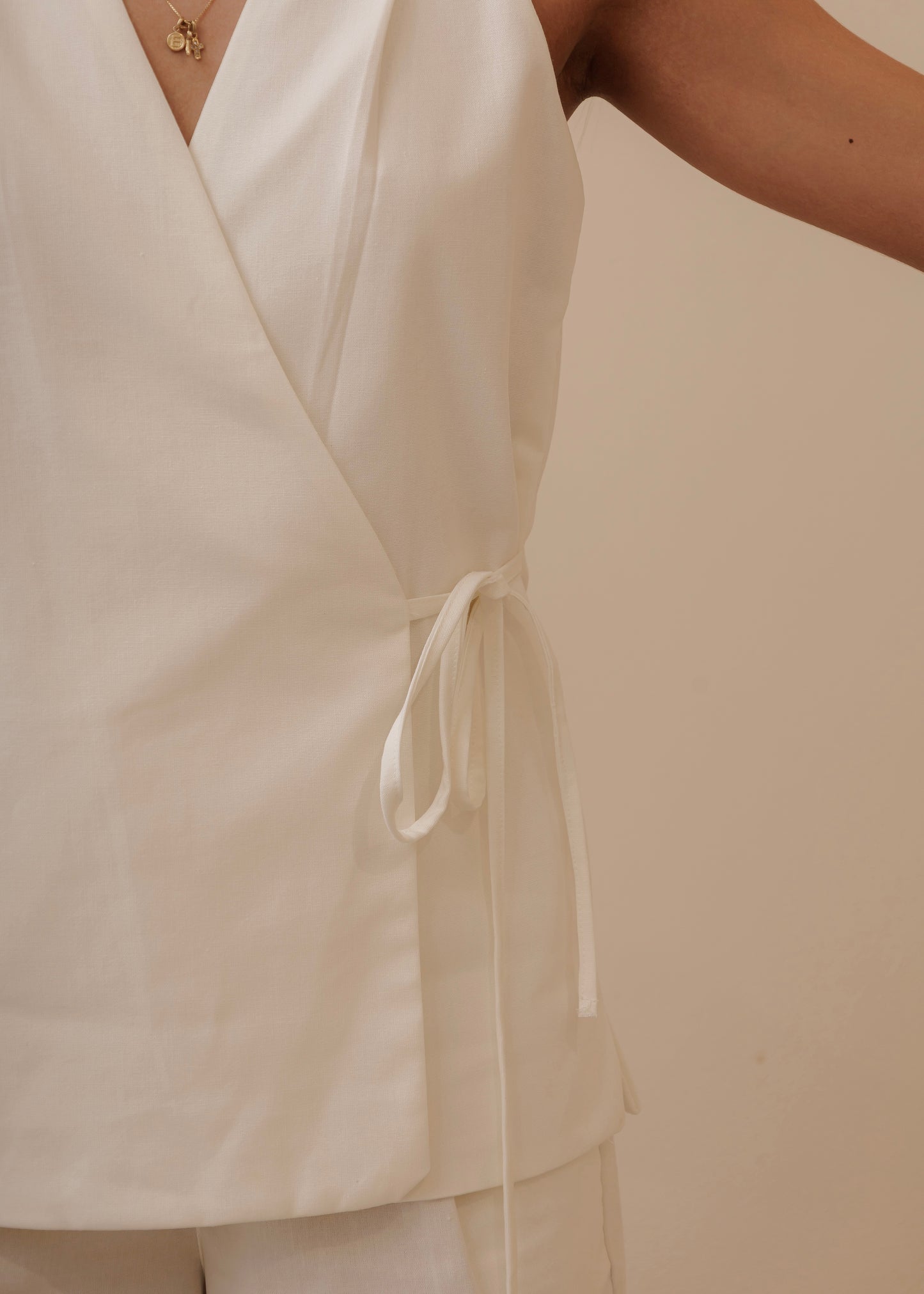 CROSSED VEST - IVORY